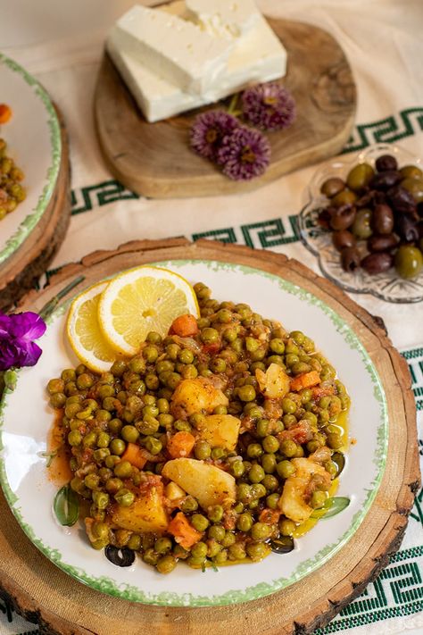 Arakas Latheros: Greek Peas & Potato Stew Creamy Peas And Potatoes, New Peas And Potatoes, Greek Peas And Potatoes, Potatoes And Peas Creamy, Peas And Mushrooms Side Dishes, Spinach Rice, Greek Dinners, Chickpea Stew, Vegetarian Sides