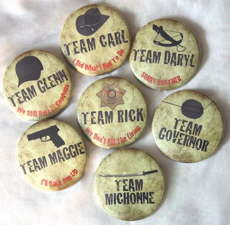 The Walking Dead 2.25  Pinback Buttons - choose your team! Walking Dead Party, Carl The Walking Dead, Walker Stalker, Walking Dead Zombies, Walking Dead Memes, Chandler Riggs, Zombie Party, Dead Zombie, Stuff And Thangs