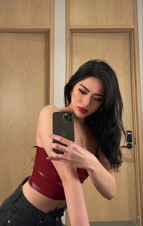 Vivian Lau, Nightclub Outfit, Ava Chen, Clubbing Outfits Nightclub, Outfits Nightclub, Selfies Ideas, Twisted Love, Foto Glamour, Selfie Inspo