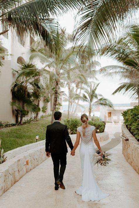 Cancun Wedding Photography, Cancun Destination Wedding, Destination Wedding Cost, Destination Wedding Decor, Tulum Wedding, Cancun Wedding, Bride And Groom Photo, Destination Wedding Photos, Cabo Weddings