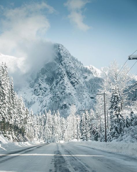 Snoqualmie Pass. Beautiful place. great way to spend the day. #winter #snow Washington Winter, Pnw Aesthetic, Snowy Pictures, Snow Pics, Emily Thomas, Seattle Trip, Pacific Northwest Travel, Snow Landscape, Winter Landscapes