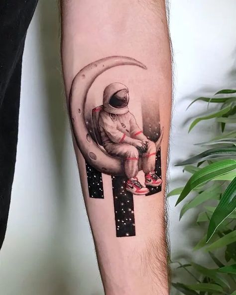 Astronaut Tattoo Color, Astronaut Moon Tattoo, Astronaut Tattoos, Reading Tattoo, Lost Tattoo, Cosmic Tattoo, Astronaut Tattoo, Small Shoulder Tattoos, Surreal Tattoo