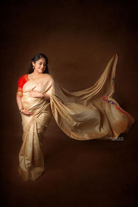 Photoshoot In Saree, Indian Maternity Photos, Maternity Gown Photography, Indoor Maternity Photography, Indian Maternity, Baby Photography Poses, Fall Maternity Photos, Maternity Dresses Photography, Maternity Photography Poses Outdoors