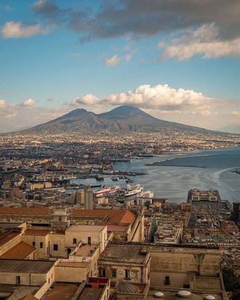 Napoli Photography, Italy Tourism, Pompeii Italy, Napoli Italy, Italy Summer, Italy Tours, Italy Aesthetic, Naples Italy, Dream Travel Destinations