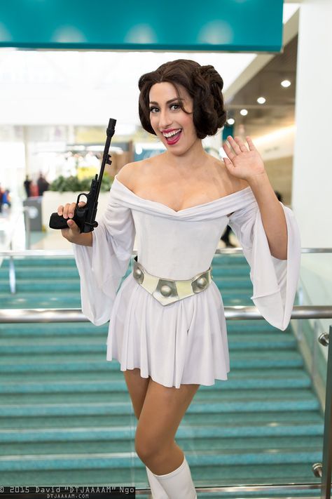 Princess Leia Organa #Comikaze 2015 Princess Leia Costume Diy, Princess Leia Cosplay, Princess Leia Costume, Leia Costume, Leia Star Wars, Halloween Coustumes, Star Wars Halloween, Star Wars Costumes, Leia Organa