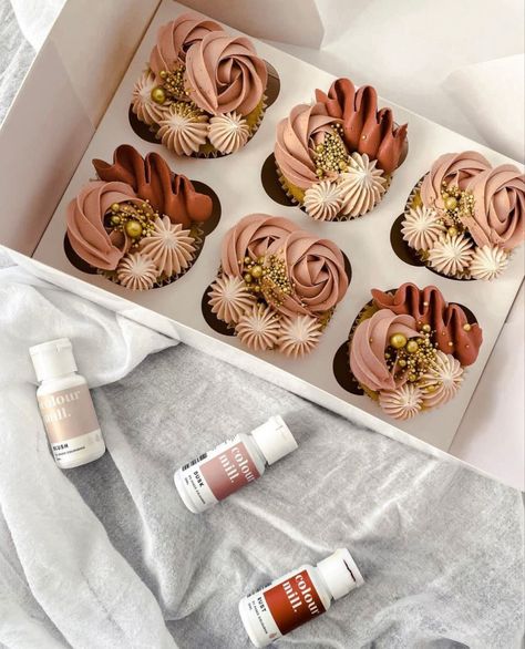 Boho Birthday Treats, Bridal Shower Cookies Buttercream, Boho Bridal Shower Cupcake Ideas, Boho Bridal Shower Desserts, Bohemian Cupcakes Ideas, Boho Style Cupcakes, Earth Tone Cupcakes, Boho Bridal Shower Cupcakes, Burnt Orange Cupcakes