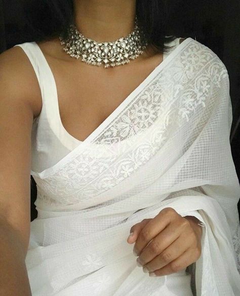 White Saree White Sari, Culottes Outfit, Saree Blouse Styles, Balayage Bob, Indian Sari Dress, Saree Jewellery, Ellie Saab, Diana Penty, Sari Dress