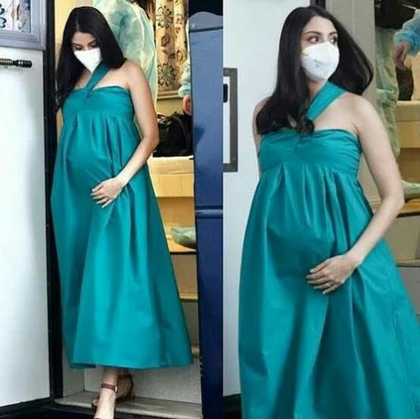 Pregnancy Indian Outfits, Pregnancy Outfits Indian, Indian Maternity Photos, Anushka Sharma And Virat Kohli, Anushka Sharma Virat Kohli, Anushka Sharma And Virat, Pregnancy Fashion Fall, Mommy Dress, Dresses For Pregnant Women