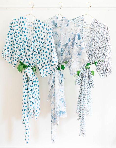 DIY Bridesmaid Robes - The search for the perfect bridesmaid gift is over! 100% customizable and a guaranteed way to win “Bride of the Year,” handmade Poly Crepe de Chine robes are just what you need to show your appreciation for the ladies standing by your side. Did we mention they can be made in just nine easy steps? #wedding #handmadewedding #weddingdiy Bridesmaids Robes Pictures, Diy Bridesmaid Gifts, Bridesmaid Diy, Fabulous Diy, Bridesmaid Robes, Dreamy Wedding, Clothing Hacks, Bridesmaid Gift, Easy Steps