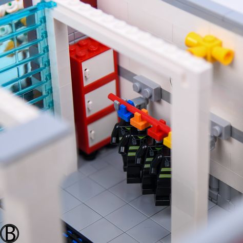 LEGO Fire station modular moc Lego Fire Station, Lego Police Station, Lego Hospital, Lego Factory, Lego Fire, City Ideas, Lego Diy, Lego Construction, Lego Cars