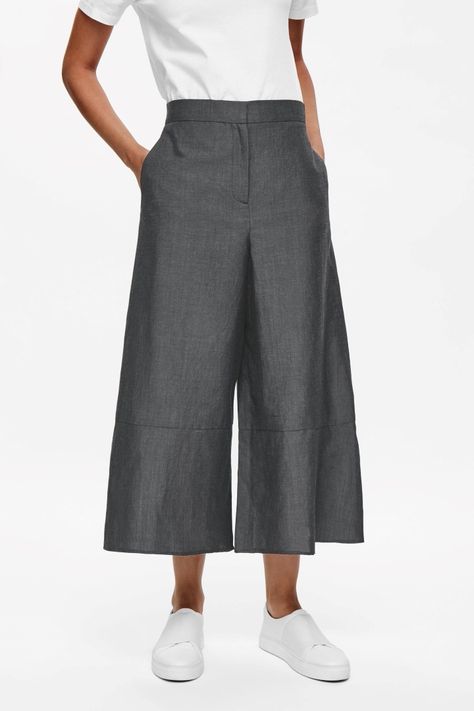 Linen-wool culottes Culotte Outfit, Trendy Work Outfit, Smart Casual Style, Grey Trousers, Stylish Work Outfits, Casual Chic Outfit, Streetwear Women, Casual Street Style, Work Attire