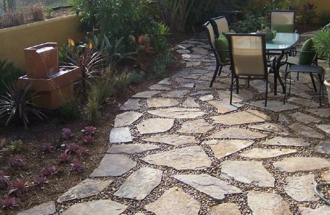 Diy Stone Patio, Stone Patio Designs, Pea Gravel Patio, Patio Pictures, Pavers Backyard, Concrete Patios, Jardim Diy, Patio Steps, Gravel Patio