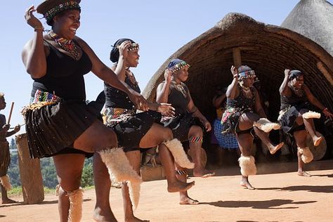 KwaZulu-Natal community dancing Zulu Dance, South African Culture, Rovos Rail, Kwazulu Natal, Safari Park, Southern Africa, African Culture, Zulu, African Women