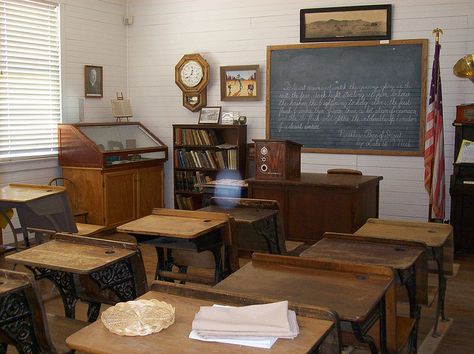 Old School Room Old School Room, Red School House, Country School, Old School House, School Room, School House, Vintage School, House Museum, Good House