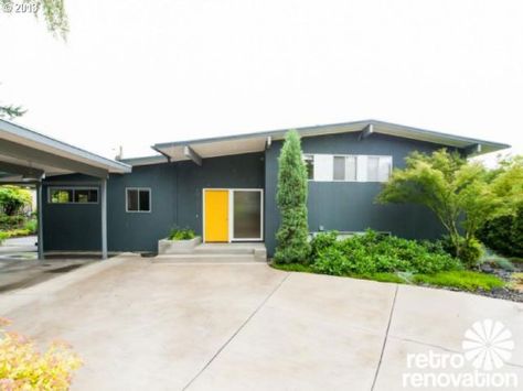 mid-century-house-exterior Mid Century Ranch Remodel, Ranch Remodel Exterior, Mid Century Modern Homes Exterior, Mid Century Modern Front Door, Mid Century Modern House Exterior, Modern Carport, Capsule House, Porch House, Portland House