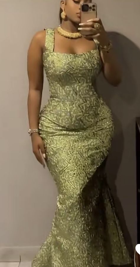 Sage Green Asoebi, Pregnant Asoebi Lace Styles, Ghana Traditional Wear, Nigerian Traditional Dresses, Aso Ebi Lace Styles, Nigerian Dress, Nigerian Lace Styles Dress, Nigerian Lace Styles, African Prom Dresses