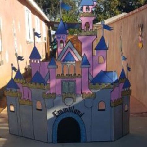 Magic Kingdom Decorations, Disney Castle Trunk Or Treat, Disney Parade Float Ideas, Disney Dance, Disneyland Party, Disney Halloween Decorations, Class Board, Castle Party, Disney Parade