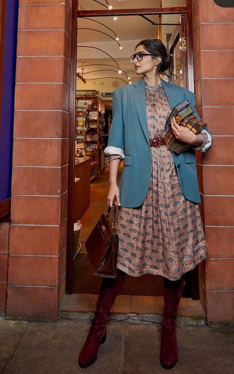 Sonam Kapoor Outfits, Western Winter Outfits, Sonam Kapoor Fashion, Meeting Outfit, Casual Work Outfits Women, Simple Kurta Designs, Fashion Layout, Kurti Designs Party Wear, Quirky Fashion