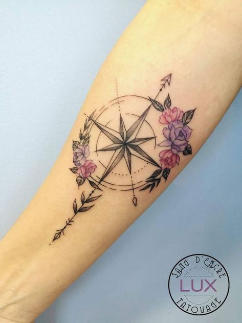 Compass Hand Tattoos For Women, Compass Arm Tattoos For Women, Couples Compass Tattoo, Tattoo Sleeve Shading, Flower And Compass Tattoo, Mandala Compass Tattoo Feminine, Compass Rose Tattoo Feminine, Compass With Flowers Tattoo, Compass Flower Tattoo