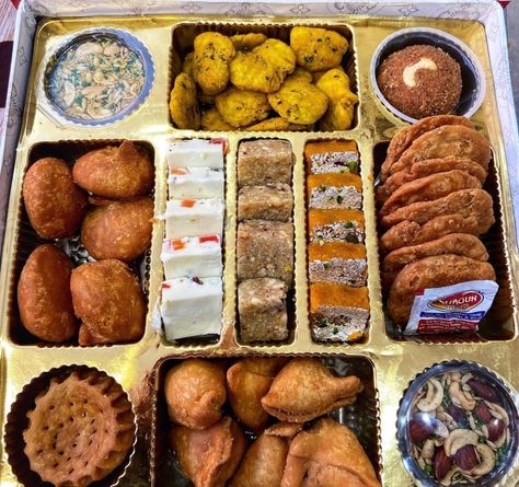 Sweet Box Design Indian, Indian Sweets Box, Peda Recipe, Wedding Packaging, Gulab Jamun Recipe, Sweet Box Design, Fruit Hampers, Food Gift Box, Jamun Recipe