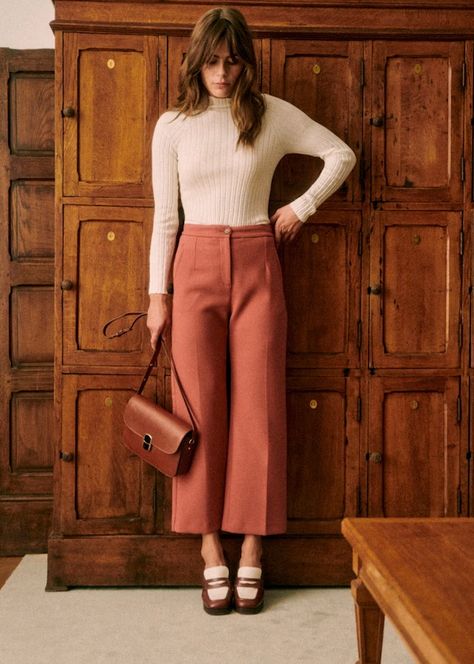 Martin Crop Trousers - Rosewood - Recycled polyester - Sézane Sezane Pants, Crop Trousers, Feminine Casual, Trousers Jeans, Pantalon Large, Pleated Pants, Straight Leg Trousers, Cropped Trousers, High Waisted Trousers