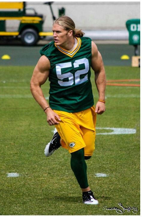 Clay Matthews oh look at those arms mmmm Clay Mathews, Jordy Nelson, Packers Baby, Go Packers, Clay Matthews, Matthew 3, Green Bay Packers Football, Packers Football, Packers Fan