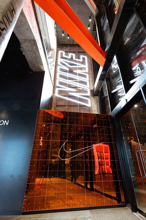 Nike Retail, Launching Event, Retail Facade, Interior Design Layout, Nike Design, Architecture Design Drawing, Creative Workspace, Ceiling Installation, Showroom Design