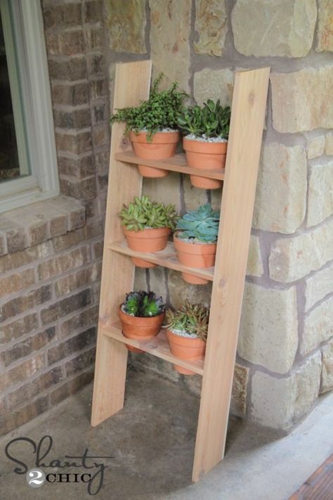 Planter Ladder, Ladder Planter, Free Furniture Plans, Vertikal Garden, Plant Ladder, Garden Ladder, Fun Planters, Diy Space Saving, Wood Furniture Plans