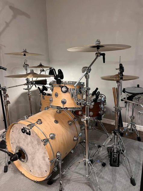 Drum Room Ideas, Music Setup, Drums Wallpaper, Drums Studio, Drums Music, Drum Room, Dw Drums, Drum Sets, Drum Music