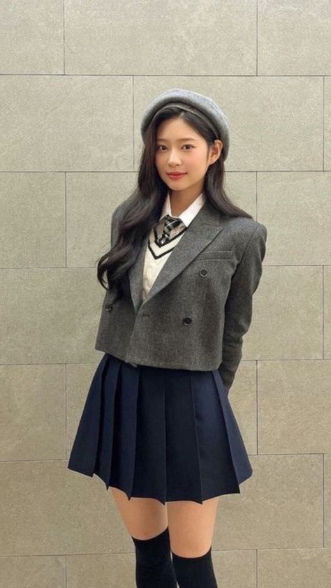 School Girlfriends Aesthetic, School Girlfriend Outfit, Korean Uniform School, Izone Minju, School Outfits Highschool, Japanese Uniform, High School Fashion, School Uniform Outfits, High School Outfits