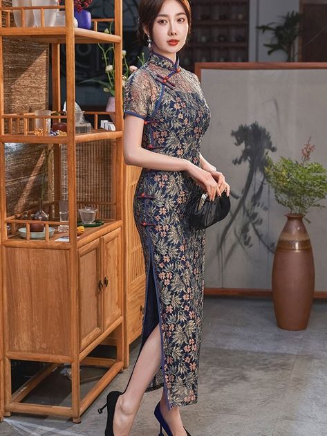 Mothers Floral Lace Maxi Qipao Cheongsam Dress Vietnam Dress, Qipao Cheongsam, Qipao Dress, Custom Made Clothing, Cheongsam Dress, Floral Print Maxi, Chinese Clothing, Lace Maxi, Hip Dress