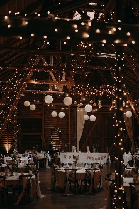 Barnyard Wedding, Rural Wedding, Barn Wedding Decorations, Wedding Barn, Wedding Hall, Future Wedding Plans, Wedding Location, Rustic Barn Wedding, Salou