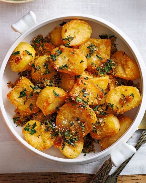 Best-ever fluffy roasties Roasties Recipe, Perfect Roast Potatoes, Crispy Roast Potatoes, Roasted Potato Recipes, Potato Vegetable, Delicious Magazine, Roast Potatoes, Sunday Roast, Tasty Bites