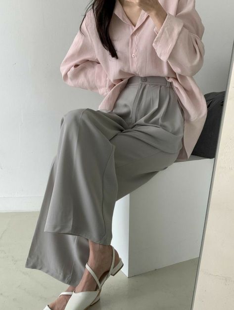 Gray Trousers Outfit, Formal Aesthetic, Grey Pants Outfit, Classy Clothing, Stylish Fall Outfits, Casual College Outfits, Korean Casual Outfits, Hijab Ootd, Office Outfits Women