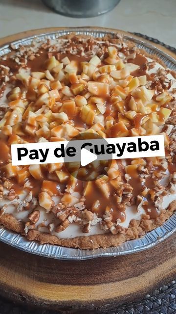 Isa Guisa on Instagram: "Pay de Guayaba fresco y cremostio #paydeguayaba #postres #pay #recetasfaciles" Guava Pie Recipes, Pastelillos De Guava Puerto Rico, Pastellios De Guava, Guayava Desserts, Pastry, Cheesecake, Cake Recipes, Frozen, Food And Drink