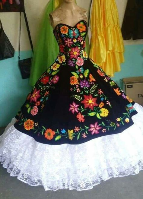 MI VESTIDO DE 15...! Mexican Clothing Style, Custom Bridal Dress, Mexican Quinceanera, Mexican Quinceanera Dresses, Traditional Mexican Dress, Mexican Wedding Dress, Quince Dresses Mexican, Quinceñera Dresses, Mexican Fashion