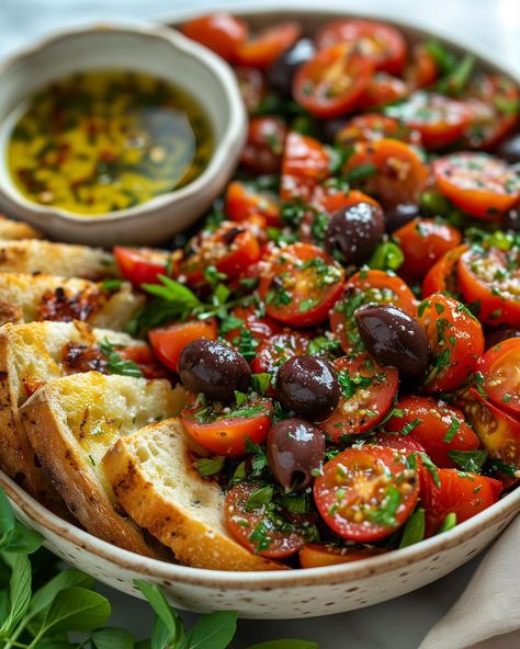 Mediterranean Tomato, Clean Dinner, Chicken Breakfast, Dinner Snacks, Olive Salad, Green Salad Recipes, Breakfast Meals, Juicy Tomatoes, Easy Delicious Recipes