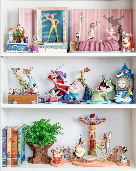 Disney at Home (@disney_at_home) • Instagram photos and videos Disney Shelf Decor, Disney Display Ideas Shelves, Disney Bookshelf Decor, Disney Bookshelf, Disney Inspired Bookshelf, Disney Display, Disney Dorm, Disney At Home, Disney Bedroom