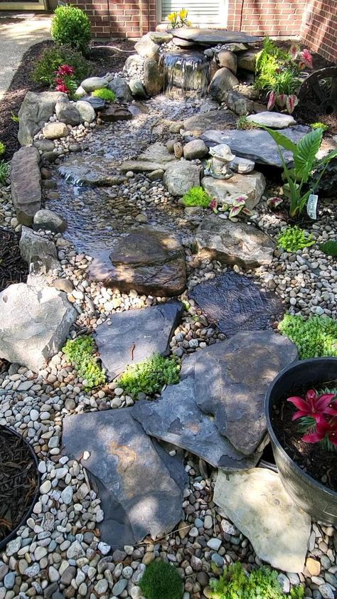 Diy Ponds Backyard, Pondless Waterfall, Kolam Koi, Outdoor Water Features, Garden Pond Design, Garden Waterfall, Diy Garden Fountains, Pond Landscaping, Rock Garden Design