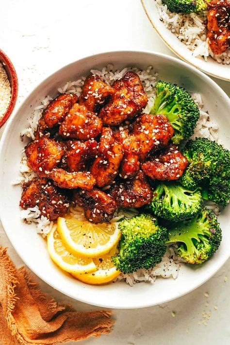 This Chinese inspired sticky honey lemon chicken recipe is easy to make and tossed with an irresistible 5-ingredient stir fry sauce. Serve with rice or noodles and feel free to swap beef, pork, shrimp or tofu for chicken if you prefer. Always a delicious and easy dinner recipe! | gimmesomeoven.com Asian Stir Fry Recipes, Honey Chicken Recipe, Easy Chicken Stir Fry, Chicken Breast Crockpot Recipes, Honey Lemon Chicken, Crockpot Chicken Breast, Chicken Rice Recipes, Stir Fry Recipes Chicken, Sticky Chicken