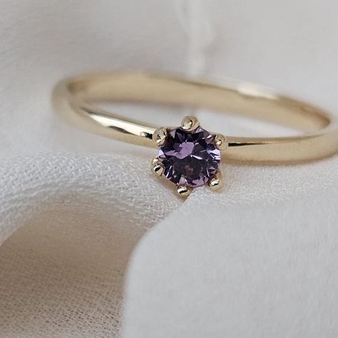 PulseandCo - Etsy Amethyst Accessories, Gold Sapphire Ring, Basket Setting, Gifts For Birthday, Pink Sapphire Ring, Round Basket, Mom Gifts, Pink Ring, Blue Topaz Ring