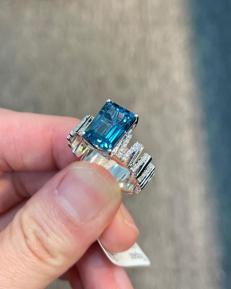 Follow @desireegems for more special offers Main Stone : London Blue Topaz 3.96ct Side stone : 40 pieces Diamonds 0.23ct Metal : 18k White Gold Ring size : HK18 | US 8.25(Free Resizing) . . . #londonbluetopaz #topaz #bluetopaz #gems #gemstone #finegems #finegemstone #singaporegems #singaporejewellery #desireegems Jewellery Project, Blue Topaz Jewelry, Solitaire Diamond Ring, Topaz Jewelry, Solitaire Diamond, Diamond Solitaire Rings, Blue Topaz Ring, London Blue Topaz, White Gold Ring