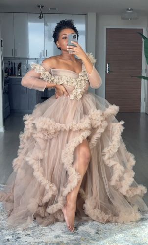 28th Birthday Photo Shoot Ideas For Women, Tulle Baby Shower Dress, Plus Size Tulle Dress, Baby Shower Dresses Black Women, Tulle Dress Photoshoot, Tulle Bridal Robe, Tulle Photoshoot, Vestidos Para Baby Shower, Speed Ball