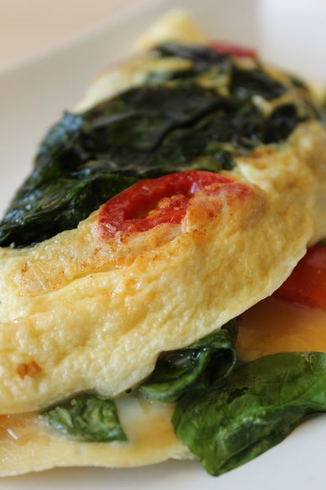 Tomato Omelette Recipe, Egg Omelette Recipe, Tomato Omelette, Omelette Recipes, Omlet Recipes, Mushroom Tomato, Spinach Omelette, Spinach Omelet, Spinach Tomato