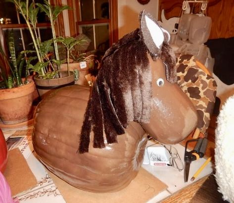 Horse Pumpkin, Holiday Wreaths Diy, Pumpkin Designs, Halloween Pumpkin Designs, Pumpkin Painting, Wreaths Diy, Painting Inspo, Pumpkin Design, Horse Painting