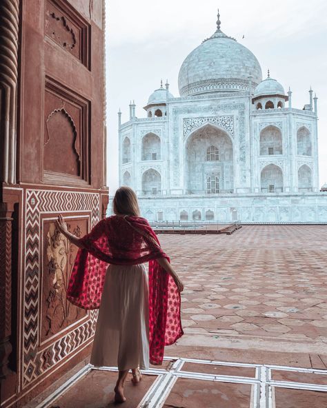 Taj Mahal Poses Pictures, Amritsar Outfit Ideas, Amritsar Photo Ideas, Taj Mahal Picture Ideas, Taj Mahal Photography Pose, Taj Mahal Outfit, Taj Mahal Poses, Taj Mahal Outfit Ideas, India Itinerary