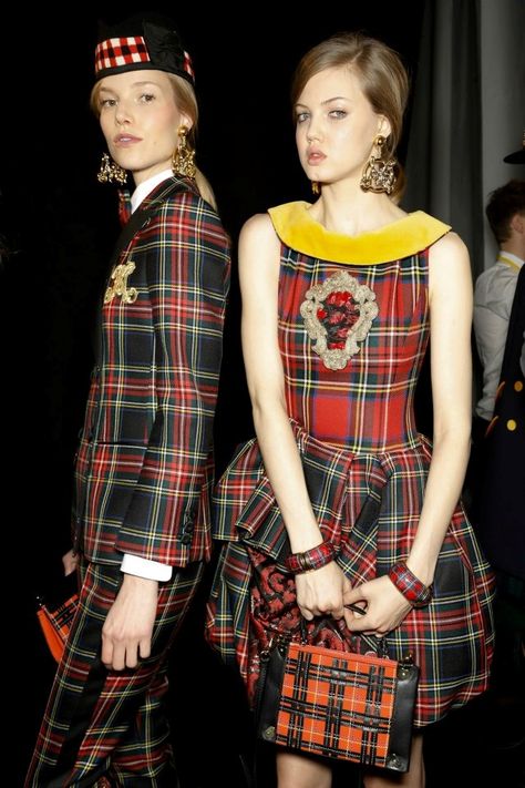 Tartan Fashion, Style Anglais, Scottish Fashion, Scottish Plaid, Plaid Outfits, Tartan Dress, Red Tartan, Scottish Tartans, Plaid Fashion