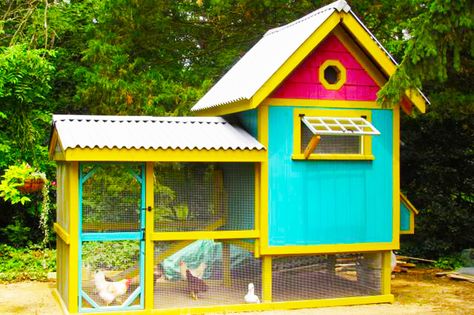 Colorful and happy hen house! Ready to celebrate your backyard flock! #HenHouse www.FreeHenHousePlans.net Chicken Home, Portable Chicken Coop, Chicken Coup, Coop Ideas, Coop Design, Chicken Coop Designs, Backyard Flocks, Coop Plans, Crazy Chicken Lady