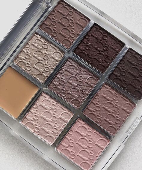 Dior Eyeshadow Palette, Dior Eyeshadow, Soft Eye Makeup, Dior Cosmetics, Makeup Is Life, Instagram Graphics, Makeup Needs, Dior Beauty, Eye Makeup Art