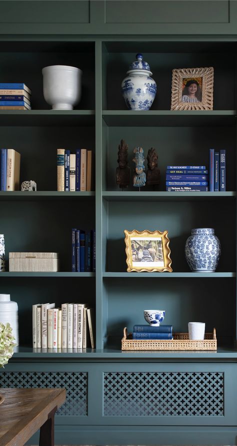 Navy Bookshelf, Chinoiserie Office, Blue Bookshelf, Blue Bookshelves, Boys Room Blue, Bookcase Ideas, Green Shelves, Bedroom Shelves, Bookshelf Art